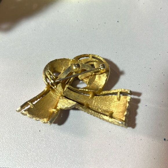 Vintage Red and Pink aurora borealis Rhinestone Brooch-Pin. WA210 - Picture 2 of 2